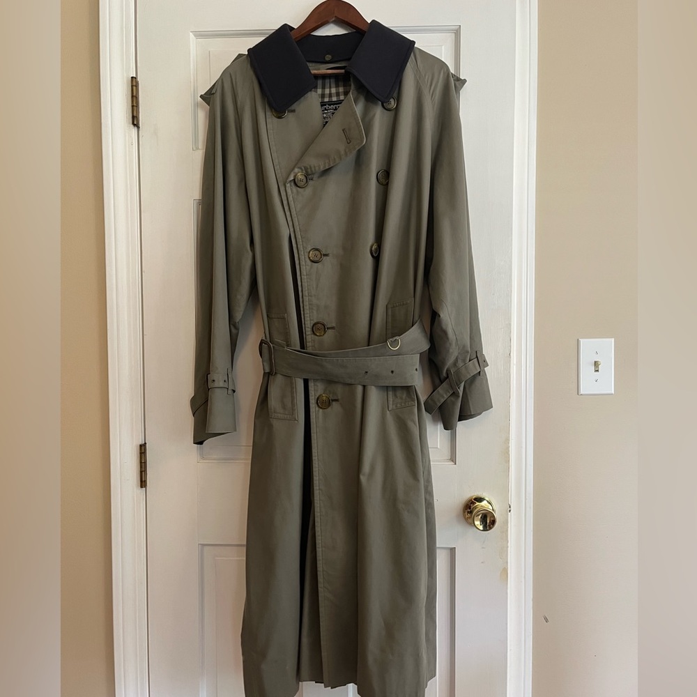 Extra LargeNo Size Tag. Length 52”; top collar-sleeve bottom 33”; pit-pit 23”